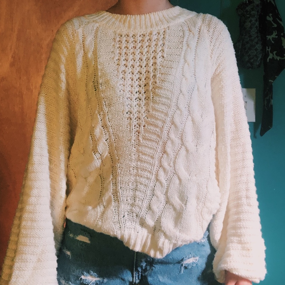 DONATED-white sweater